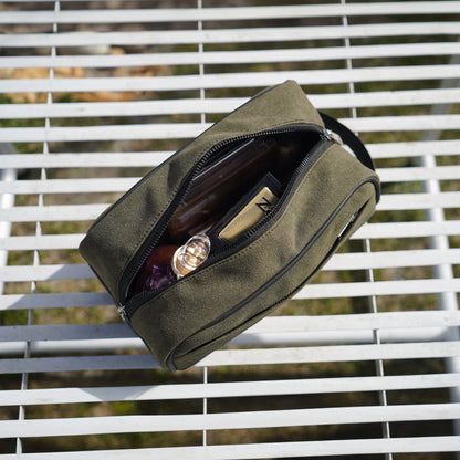 BERRY TOILETRY BAG